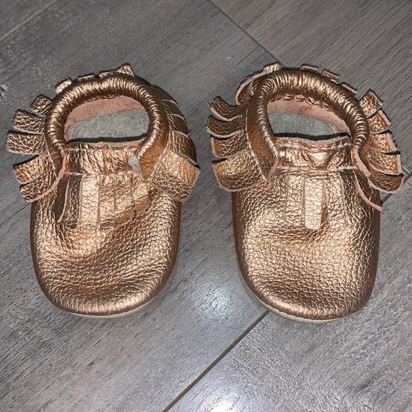 MiniMoc Baby Pink Metallic Leather Moccasin Shoes 2 - Picture 5 of 7